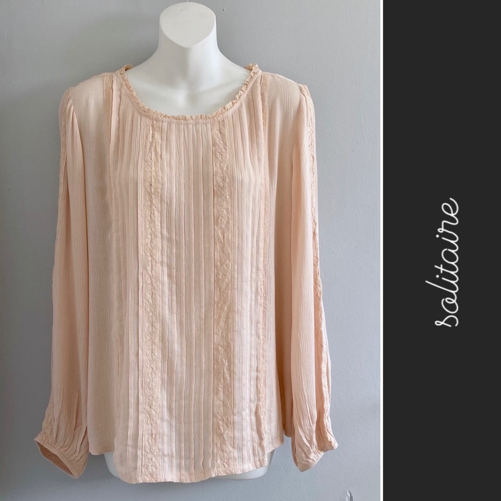 Solitaire Long Sleeve Boho Lace Blouse in Blush NWT • L